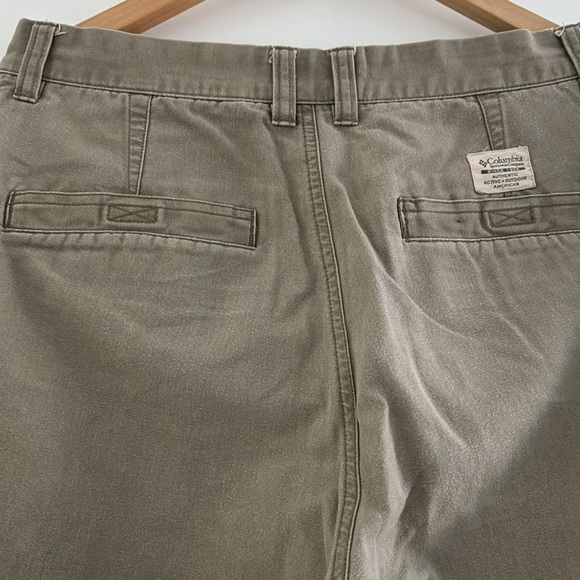 Vintage Columbia Cargo style utility pant. Regular/loose fit. 32-33”waist. - Picture 9 of 16